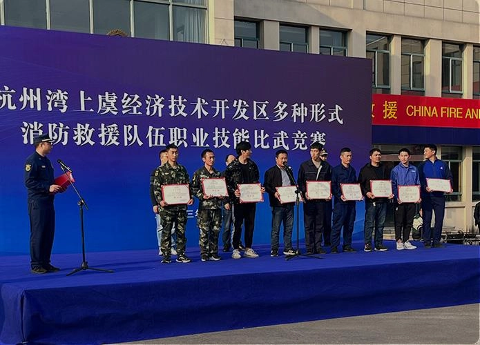 On the award of Ren Xinwei, Liu Wuqiang and other three people